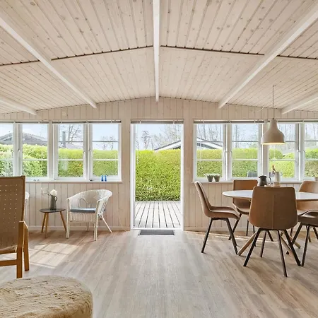 Lovely In Bjert With Kitchen Hébergement de vacances Binderup Strand